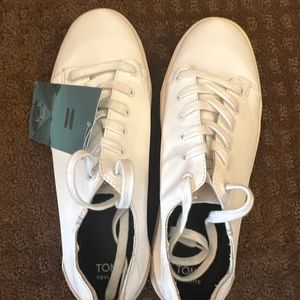 Toms NWT White Leather Sneakers